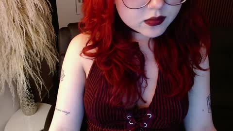 Snapshot of crimson_tati chatting on December 2024 05:05:02 AM Tatiana online show from December 2024 05:05:02 AM
