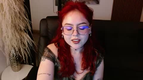 Snapshot of crimson_tati chatting on December 2024 06:14:01 AM Tatiana online show from December 2024 06:14:01 AM