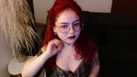 Snapshot of crimson_tati chatting on December 2024 09:17:02 AM Tatiana online show from December 2024 09:17:02 AM