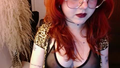 Snapshot of crimson_tati chatting on January 2025 10:32:01 AM Tatiana online show from January 2025 10:32:01 AM