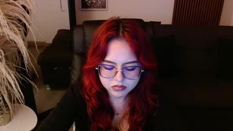 Snapshot of crimson_tati chatting on February 2025 09:15:01 AM Tatiana online show from February 2025 09:15:01 AM