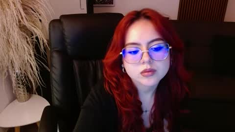 Snapshot of crimson_tati chatting on February 2025 09:47:02 AM Tatiana online show from February 2025 09:47:02 AM