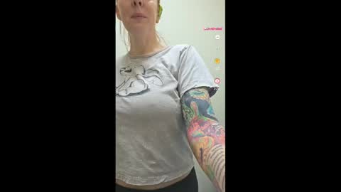 Snapshot of crimsongingerale chatting on April 2026 07:19:02 PM crimsongingerale online show from April 2026 07:19:02 PM