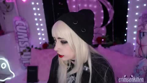 Crimson Kitten online show from November 2025 05:51:01 AM