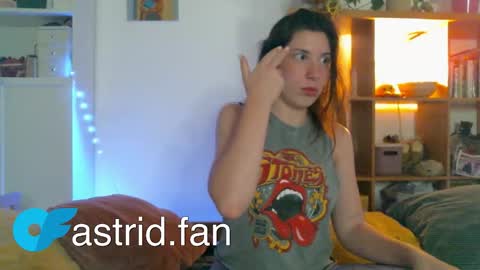 Astrid online show from September 2025 09:36:01 PM