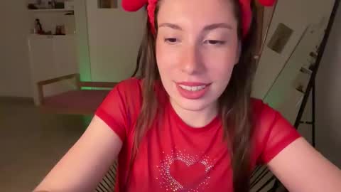 Astrid online show from October 2025 07:14:02 PM