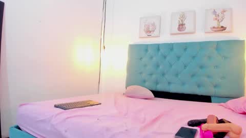 cris_dulce online show from October 2025 05:56:01 PM