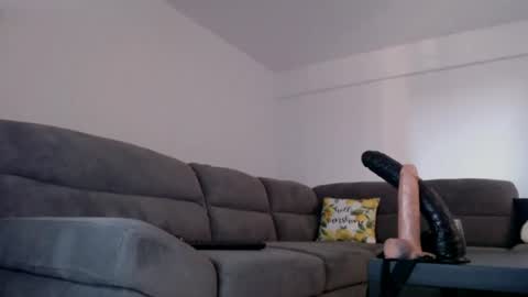 cris_tinne online show from June 2026 04:00:01 PM