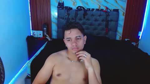 CRISANDMERY online show from November 2025 02:26:01 AM