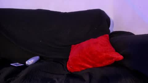 criss_zuri online show from February 2026 01:51:01 PM