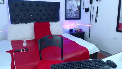 Snapshot of cristal_deep chatting on June 2026 10:04:01 PM cristal_deep online show from June 2026 10:04:01 PM