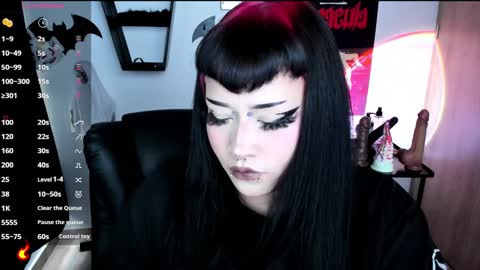 Cris online show from November 2025 06:07:02 PM