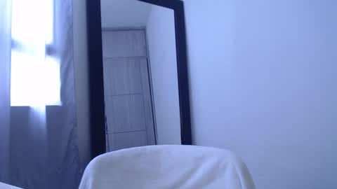 Cristal  online show from December 2024 04:29:02 PM