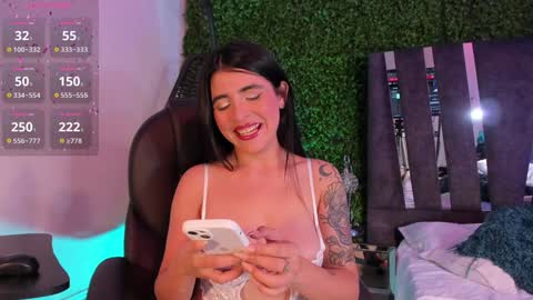 Cristal  online show from December 2024 08:04:01 PM