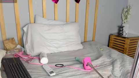 Cristal Cute  online show from February 2025 05:29:02 PM