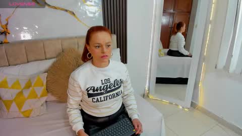 Snapshot of cristalwalker__ chatting on May 2026 12:09:02 PM cristal walker online show from May 2026 12:09:02 PM