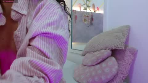 Snapshot of cristinnray chatting on October 2025 01:03:01 AM Cristin online show from October 2025 01:03:01 AM
