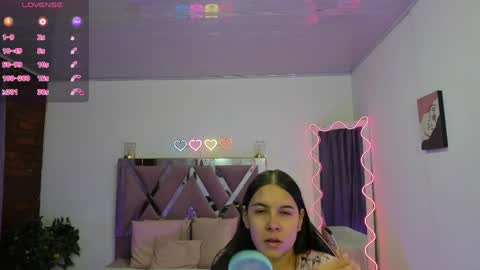 Snapshot of cristy_tay chatting on April 2026 11:43:01 AM cristy_tay online show from April 2026 11:43:01 AM