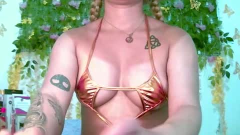 Snapshot of crysrus chatting on June 2026 12:42:02 PM crysrus online show from June 2026 12:42:02 PM