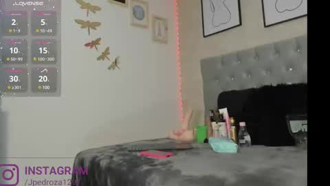 Snapshot of crystal_beennz chatting on March 2025 03:29:02 AM online show from March 2025 03:29:02 AM