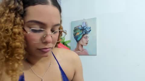 Snapshot of crystal_bunn chatting on December 2025 06:24:02 PM Crystal online show from December 2025 06:24:02 PM