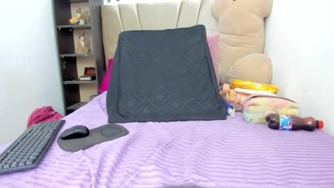 crystal_butterfly1 online show from February 2025 02:32:01 PM