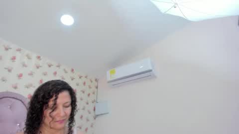 Snapshot of crystal_watson0 chatting on May 2026 02:15:02 PM Milf Latina online show from May 2026 02:15:02 PM