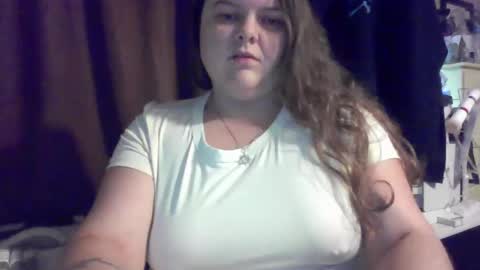 Snapshot of crystalizzzee chatting on November 2025 05:55:02 PM Herekittykitty69 online show from November 2025 05:55:02 PM