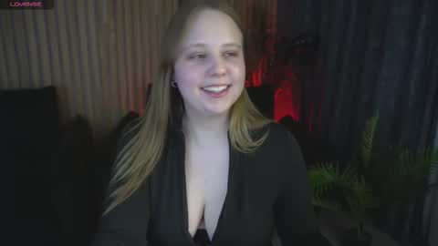 crystallpaws_ online show from February 2026 06:52:01 AM