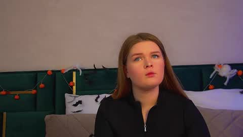 Crystal online show from November 2025 06:04:02 AM