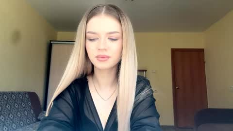 Snapshot of crystarouillard chatting on April 2026 05:23:01 AM Jesi online show from April 2026 05:23:01 AM