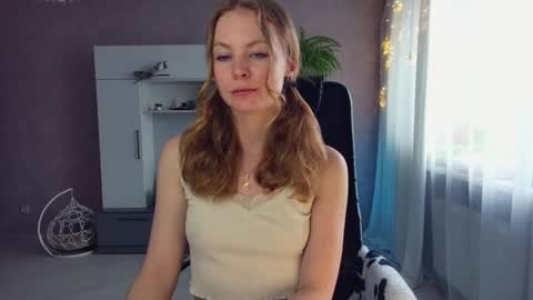 Alexia online show from March 2025 08:05:01 AM