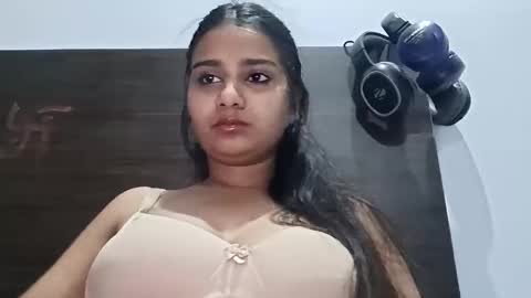 cuddlemuffins online show from April 2026 04:45:02 PM