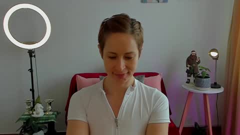 Snapshot of cuddlingbunnny chatting on December 2024 02:57:01 PM Leonela online show from December 2024 02:57:01 PM