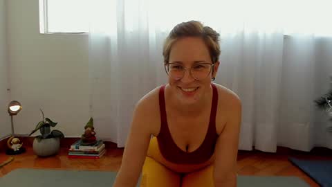 Snapshot of cuddlingbunnny chatting on December 2024 08:44:01 PM Leonela online show from December 2024 08:44:01 PM
