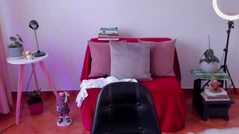 Snapshot of cuddlingbunnny chatting on December 2024 08:36:01 PM Leonela online show from December 2024 08:36:01 PM