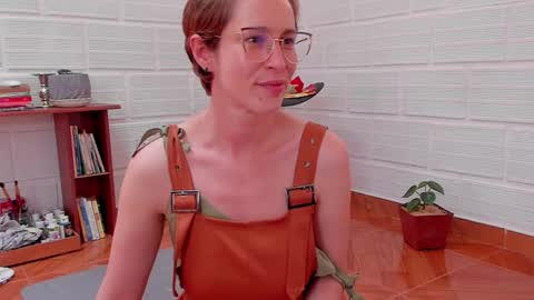 Snapshot of cuddlingbunnny chatting on January 2025 06:43:01 PM Leonela online show from January 2025 06:43:01 PM