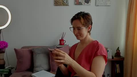 Snapshot of cuddlingbunnny chatting on January 2025 04:36:01 PM Leonela online show from January 2025 04:36:01 PM