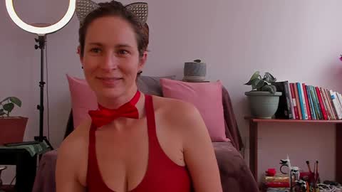 Snapshot of cuddlingbunnny chatting on January 2025 07:09:02 PM Leonela online show from January 2025 07:09:02 PM