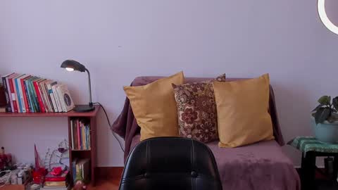 Snapshot of cuddlingbunnny chatting on February 2025 01:53:02 PM Leonela online show from February 2025 01:53:02 PM