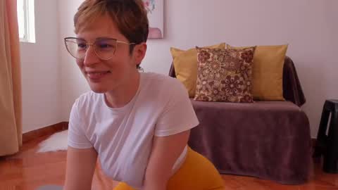 Snapshot of cuddlingbunnny chatting on February 2025 06:15:02 PM Leonela online show from February 2025 06:15:02 PM