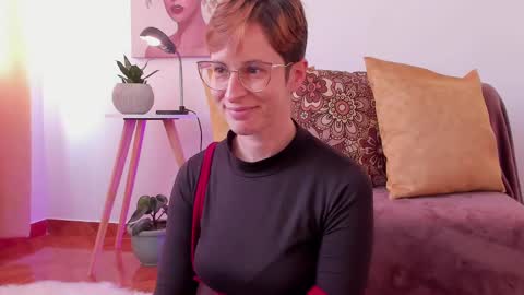Snapshot of cuddlingbunnny chatting on February 2025 06:48:02 PM Leonela online show from February 2025 06:48:02 PM