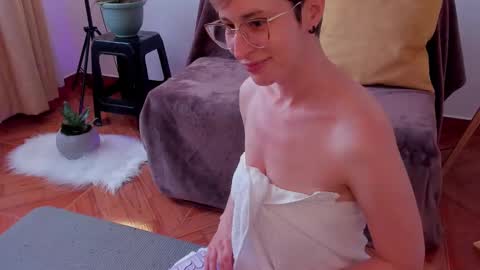 Snapshot of cuddlingbunnny chatting on February 2025 06:12:01 PM Leonela online show from February 2025 06:12:01 PM