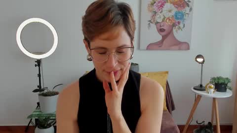 Snapshot of cuddlingbunnny chatting on February 2025 06:20:02 PM Leonela online show from February 2025 06:20:02 PM