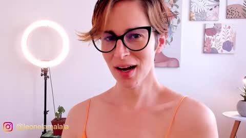 Snapshot of cuddlingbunnny chatting on September 2025 07:35:01 PM Leonela online show from September 2025 07:35:01 PM