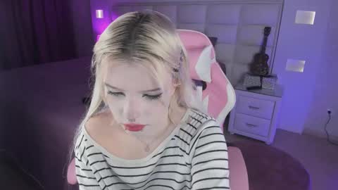 Cuddly Kitten online show from September 2025 10:12:02 PM