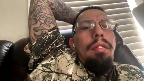 cuete2100 online show from November 2025 05:12:02 PM