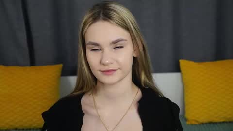Naomi online show from October 2025 07:58:02 PM