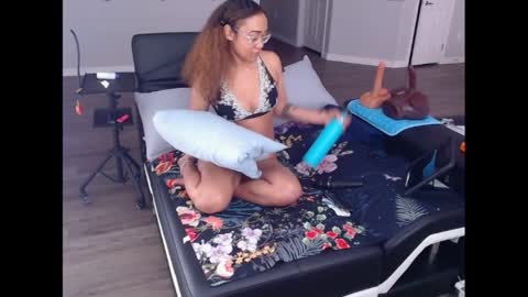 Nia Reese online show from April 2026 09:05:02 PM