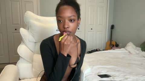 Anna online show from October 2025 05:19:02 PM